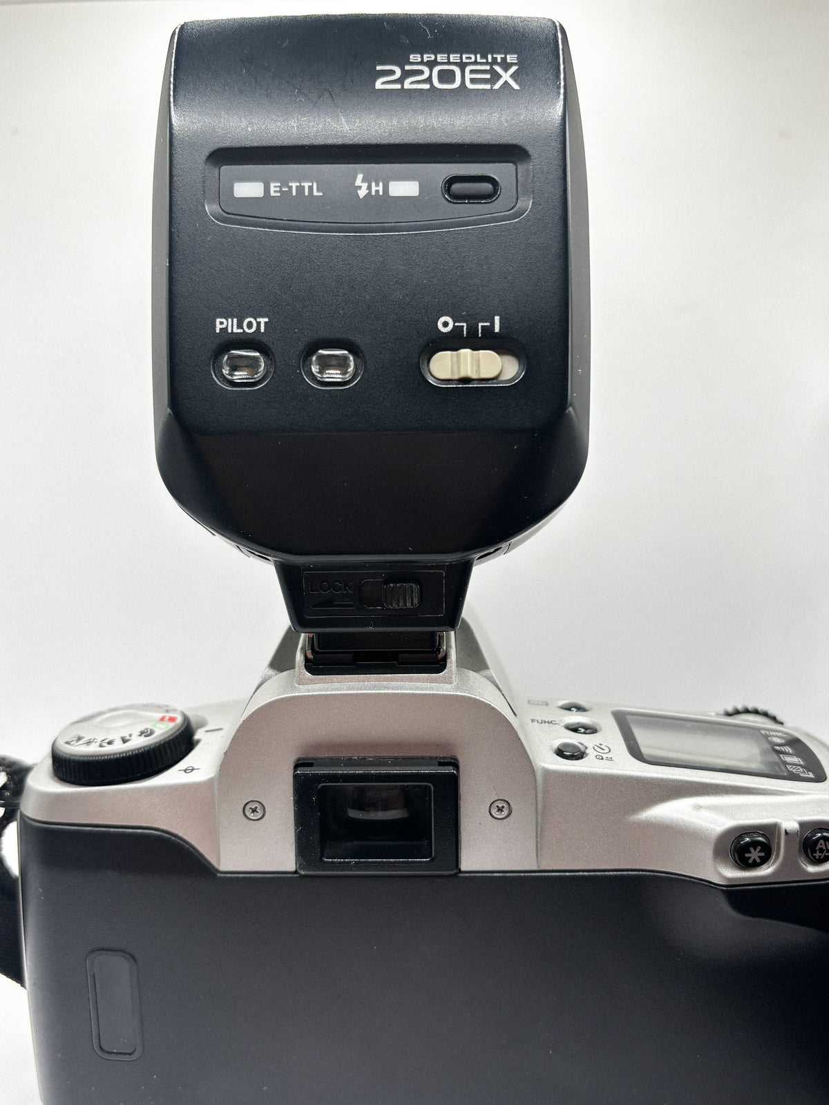 Canon EOS Rebel G + Flash Canon Speedlite 220EX